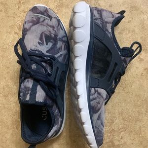 Athletic shoes